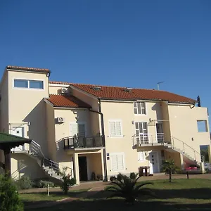 „drei Palmen“ Apartman Sveti Filip i Jakov